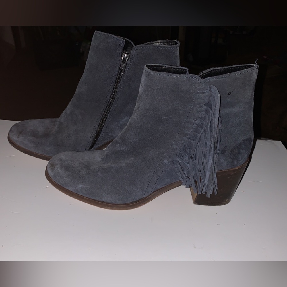 Bluish gray Kenneth Cole booties with heel